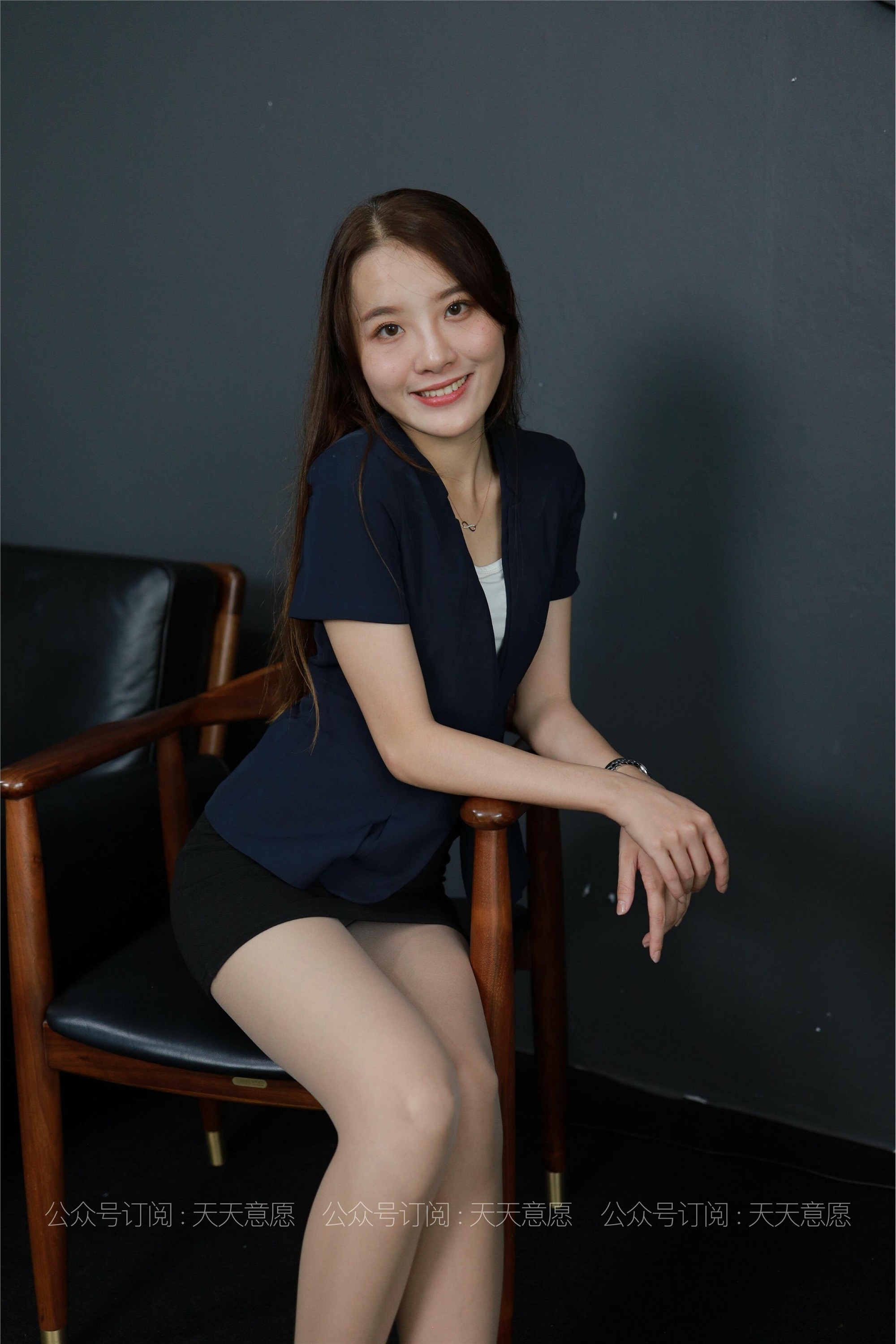 IESS异思趣向  2021.08.11 丝享家886：婉苹《最美女职员》